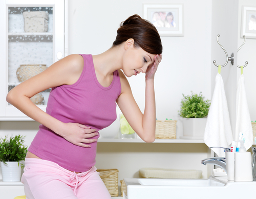من اعراض الحمل عدم تحمل الروائح بسبب التغيير في نسبة الهرمونات خلال الحمل